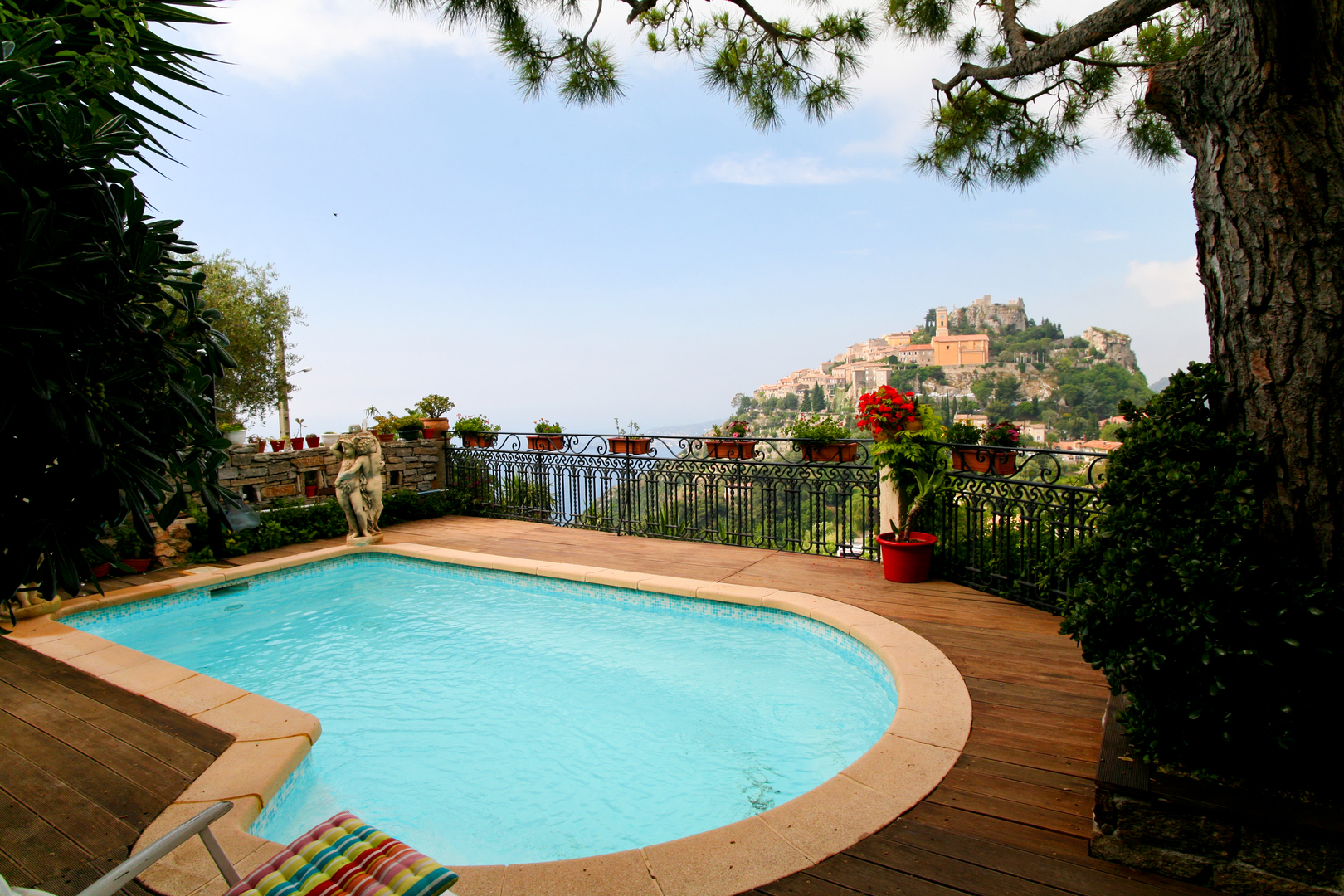 VILLA D'ARTISTE VUE MER ET EZE VILLAGE CM MONACO REAL ESTATE Monaco