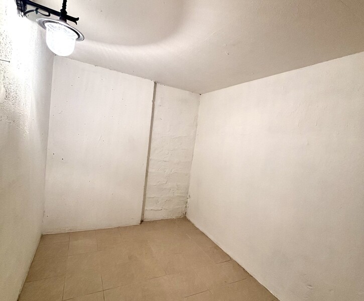 Grande cave carrelée Frontière Monaco - Accès direct en voiture