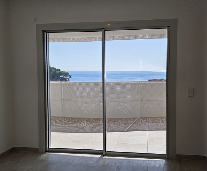 3 PIECES DANS LE NEUF AVEC VUE ROCHER PORT HERCULE ET FONTVIEILLE