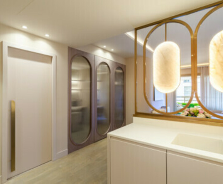 SPLENDID 2 ROOMS + OFFICE with Port and Palace View - Sold Luxuriously Furnished