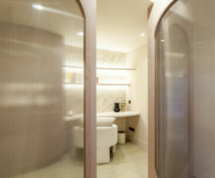 SPLENDID 2 ROOMS + OFFICE with Port and Palace View - Sold Luxuriously Furnished