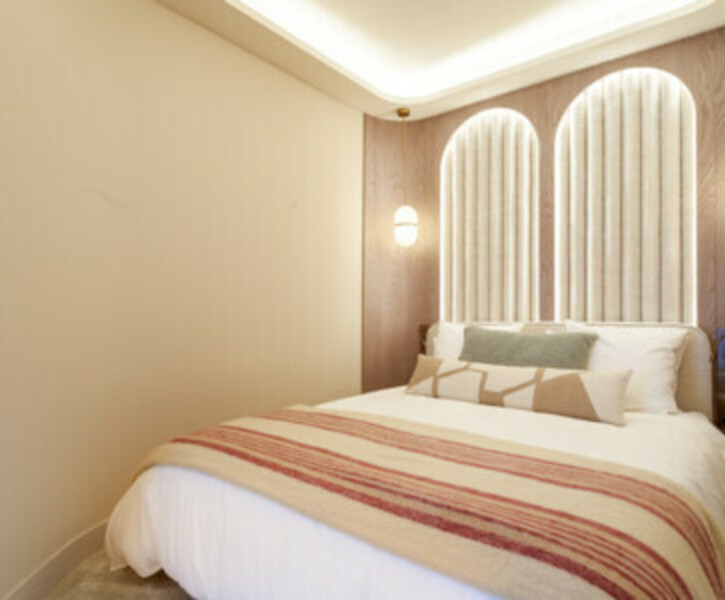 SPLENDID 2 ROOMS + OFFICE with Port and Palace View - Sold Luxuriously Furnished