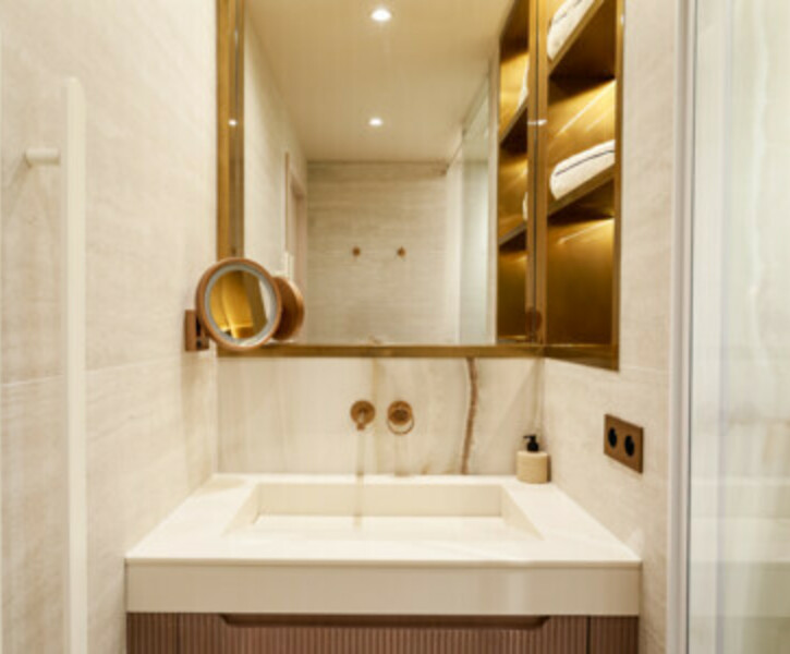 SPLENDID 2 ROOMS + OFFICE with Port and Palace View - Sold Luxuriously Furnished