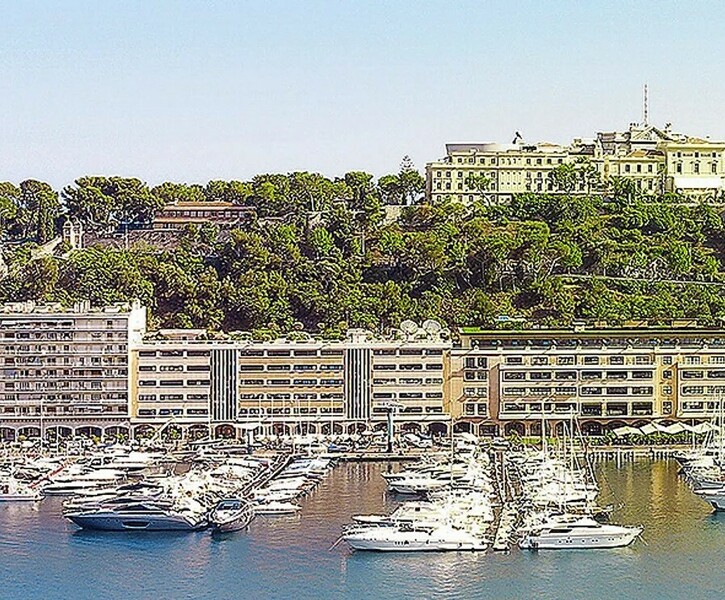 PRODIGIOUS DUPLEX WITH PRIVATE POOL OVERLOOKING THE PORT OF MONACO