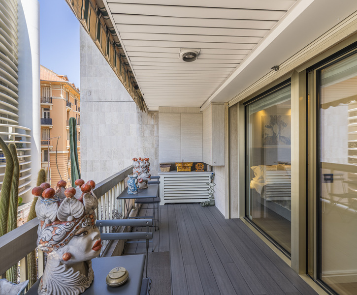 EXCLUSIVITE  - 2P 60M² ELEGAMMENT  RENOVE - RESIDENCE AVEC CONCIERGE - PARKING ET CAVE  EN SUS