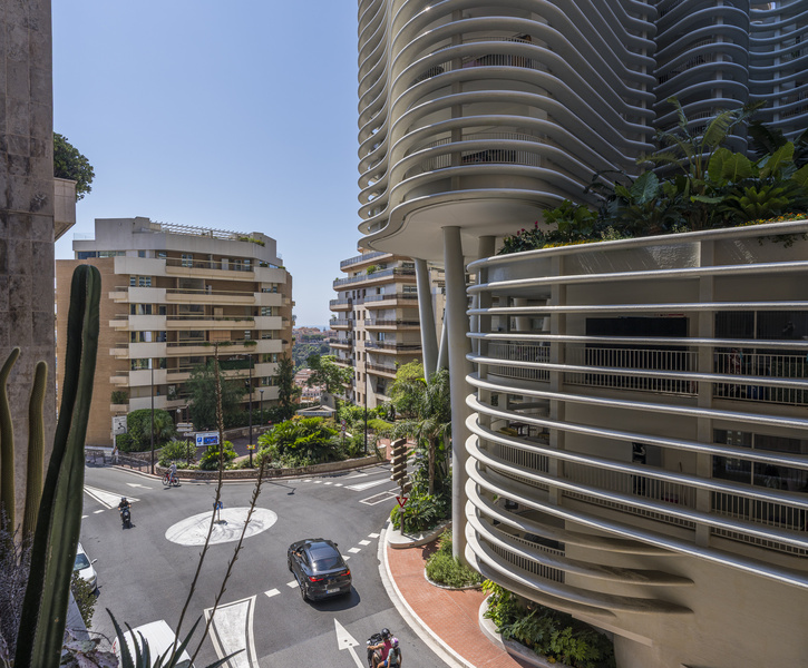EXCLUSIVITE  - 2P 60M² ELEGAMMENT  RENOVE - RESIDENCE AVEC CONCIERGE - PARKING ET CAVE  EN SUS