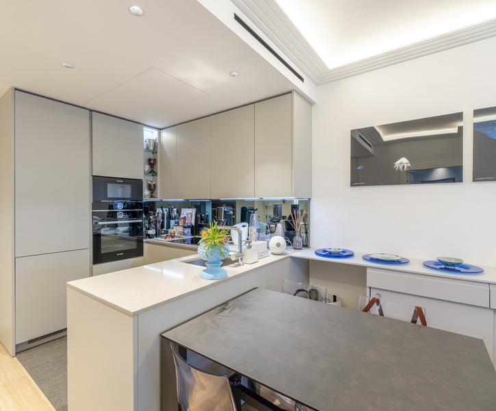 EXCLUSIVITE  - 2P 60M² ELEGAMMENT  RENOVE - RESIDENCE AVEC CONCIERGE - PARKING ET CAVE  EN SUS