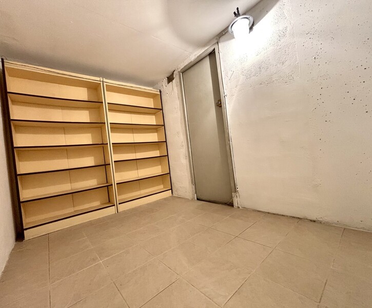 Grande cave carrelée Frontière Monaco - Accès direct en voiture