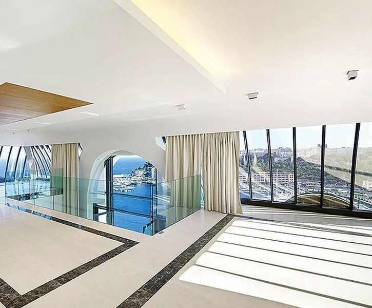 PRODIGIOUS DUPLEX WITH PRIVATE POOL OVERLOOKING THE PORT OF MONACO