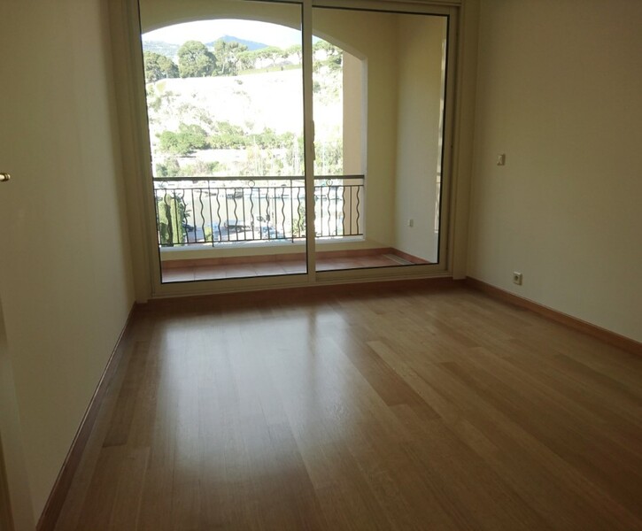 BEAUTIFUL APARTMENT WITH NICE VIEW PORT FONTVIEILLE AND PRINCELY PALACE