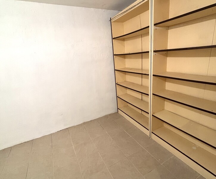 Grande cave carrelée Frontière Monaco - Accès direct en voiture