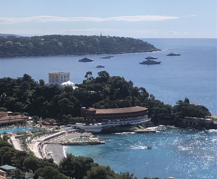 LUXUEUX STUDIO AMÉNAGÉ EN 2P  -  MAGNIFIQUE VUE MER ET BEACH -  TERRASSE - CAVE - PARKING EN SUS