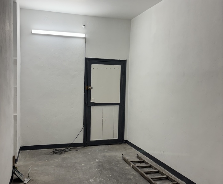 BON INVESTISSEMENT - Grand Local de Stockage rénové -  7 rue du Berceau