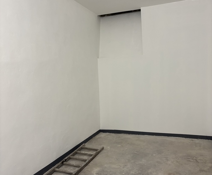 BON INVESTISSEMENT - Grand Local de Stockage rénové -  7 rue du Berceau