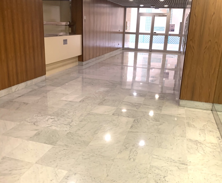 Grande cave carrelée Frontière Monaco - Accès direct en voiture