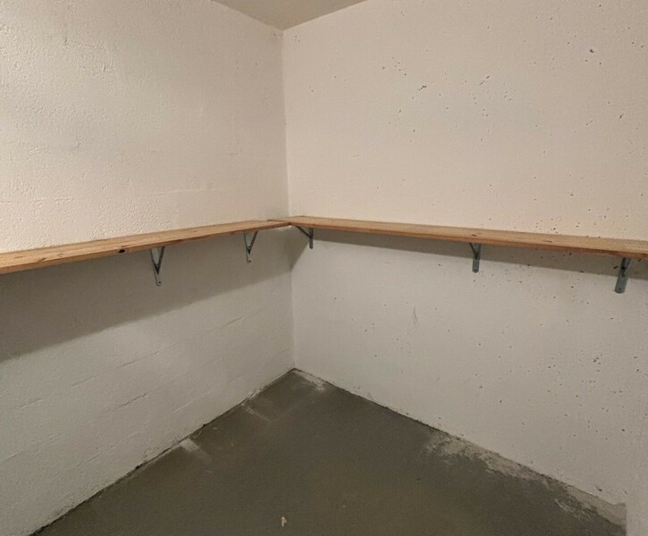 EDEN STAR - Grande cave saine en rez-de-chaussée