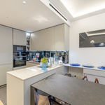 EXCLUSIVITE  - 2P 60M² ELEGAMMENT  RENOVE - RESIDENCE AVEC CONCIERGE - PARKING ET CAVE  EN SUS - 5